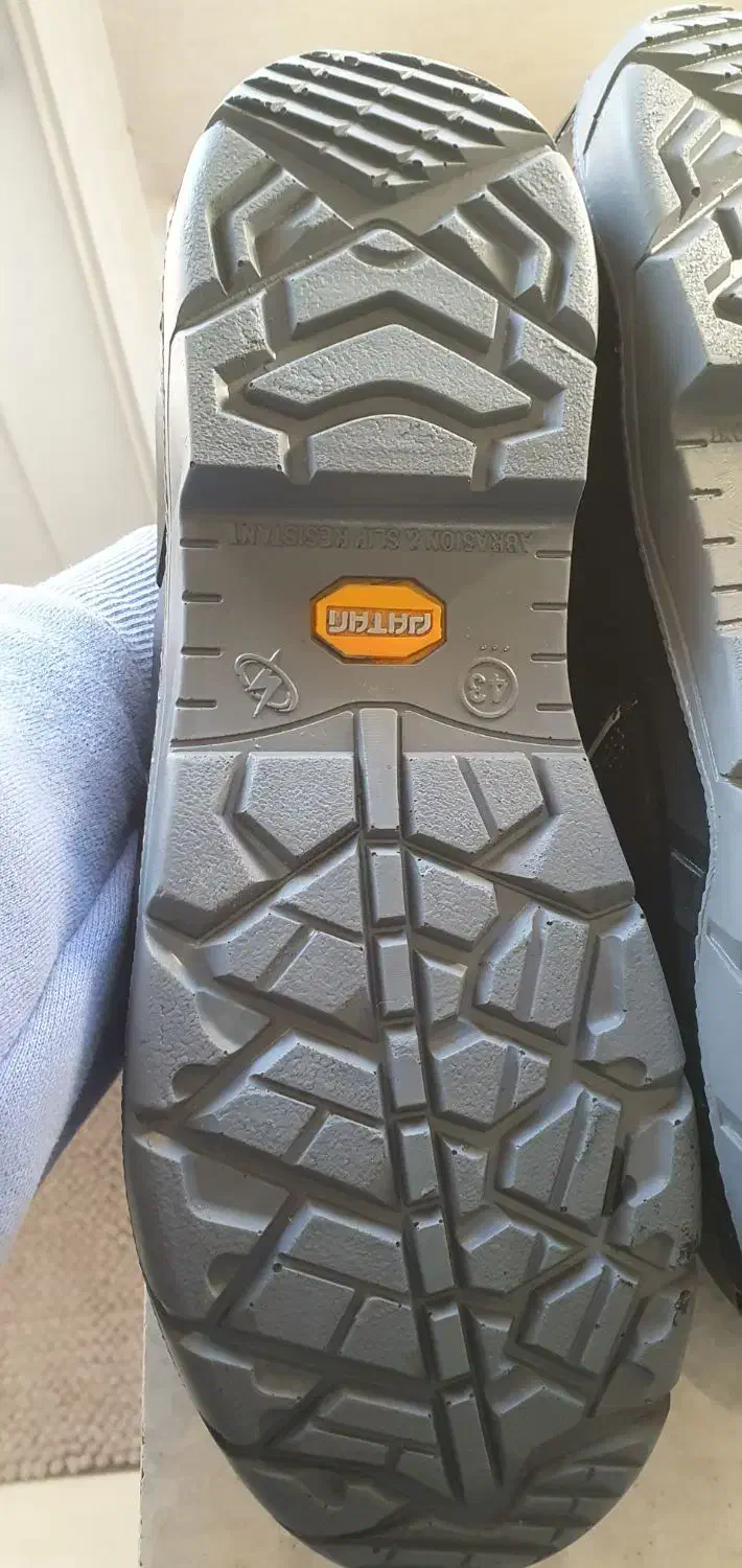 کفش کار  و ایمنی با جلو پنجه فلزی سایز ۴۳|کیف، کفش، کمربند|سبزوار, ولیعصر (نجار آباد)|دیوار