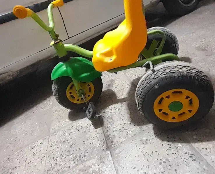 سه چرخه|اسباب‌بازی بچه|مبارکه, |دیوار