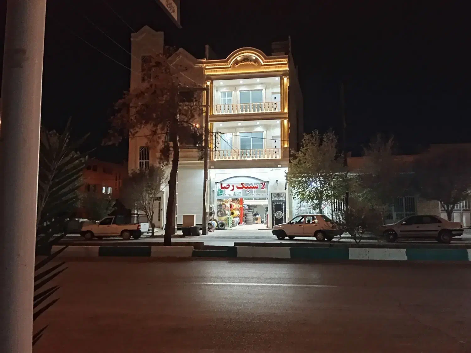 فروش ملک تجاری و مسکونی ۳طبقه بلوار  سرچشمه زارچ|فروش مغازه و غرفه|زارچ, |دیوار