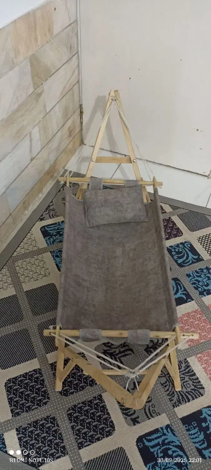 گهواره کلاسیک‌ چوبی|اسباب و اثاث بچه|قائن, |دیوار