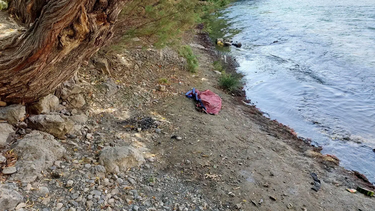 باغ 300متری لب آب|فروش زمین و ملک کلنگی|زاینده رود, |دیوار