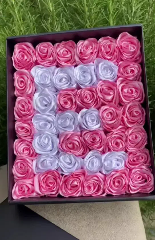 بوکت آبنبات سوپرایزی کنار کادو|گل مصنوعی|میانه, |دیوار