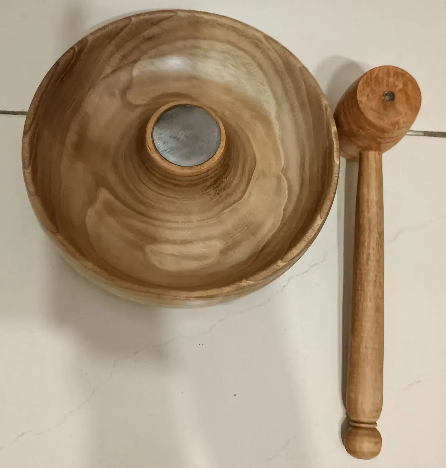 گردو شکن با چوب گردو|صنایع دستی و سایر لوازم تزئینی|فولادشهر, B2|دیوار