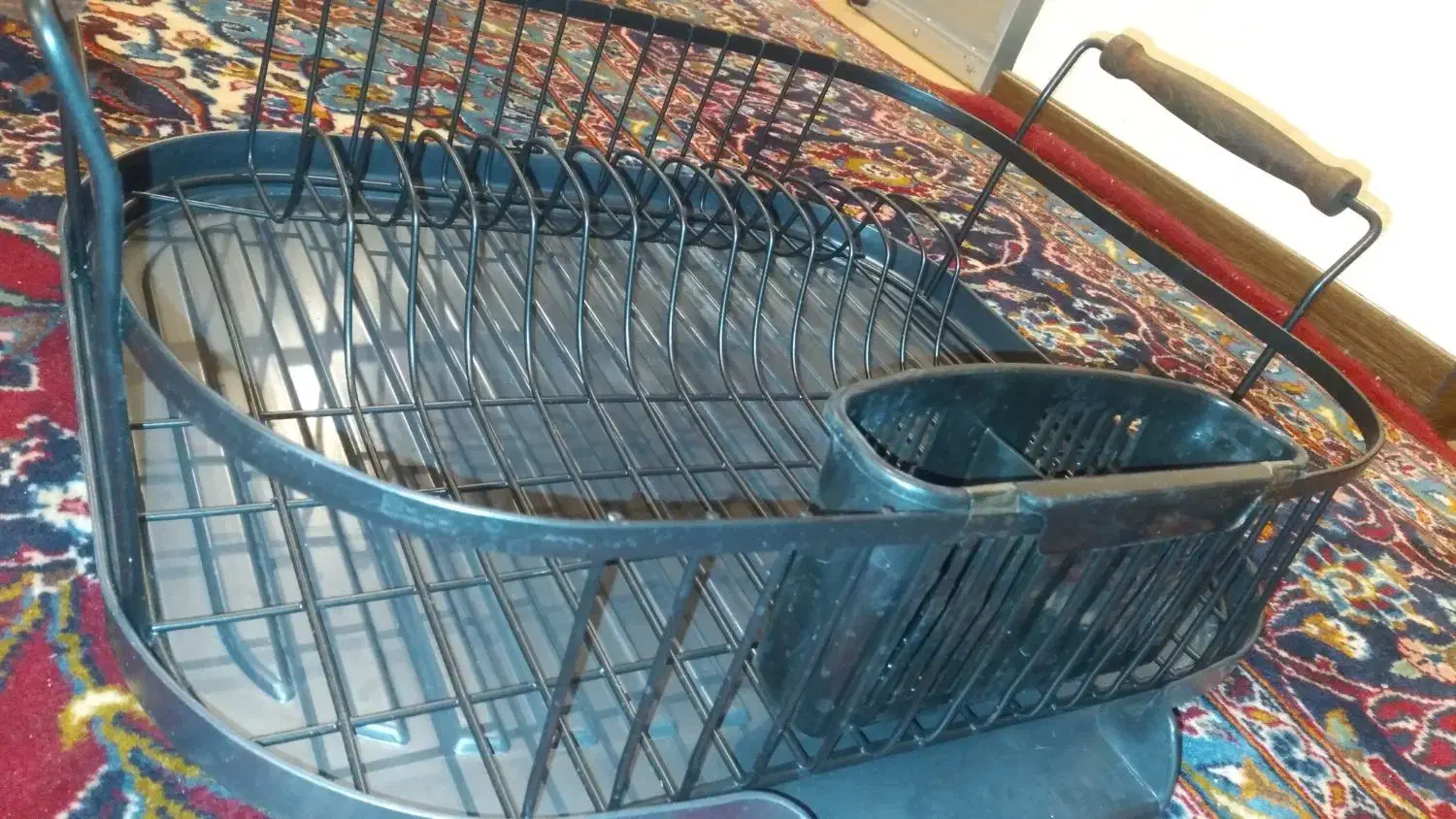 آب چکان|آب‌چکان و نظم‌دهنده ظروف|تهران, باغ فیض|دیوار