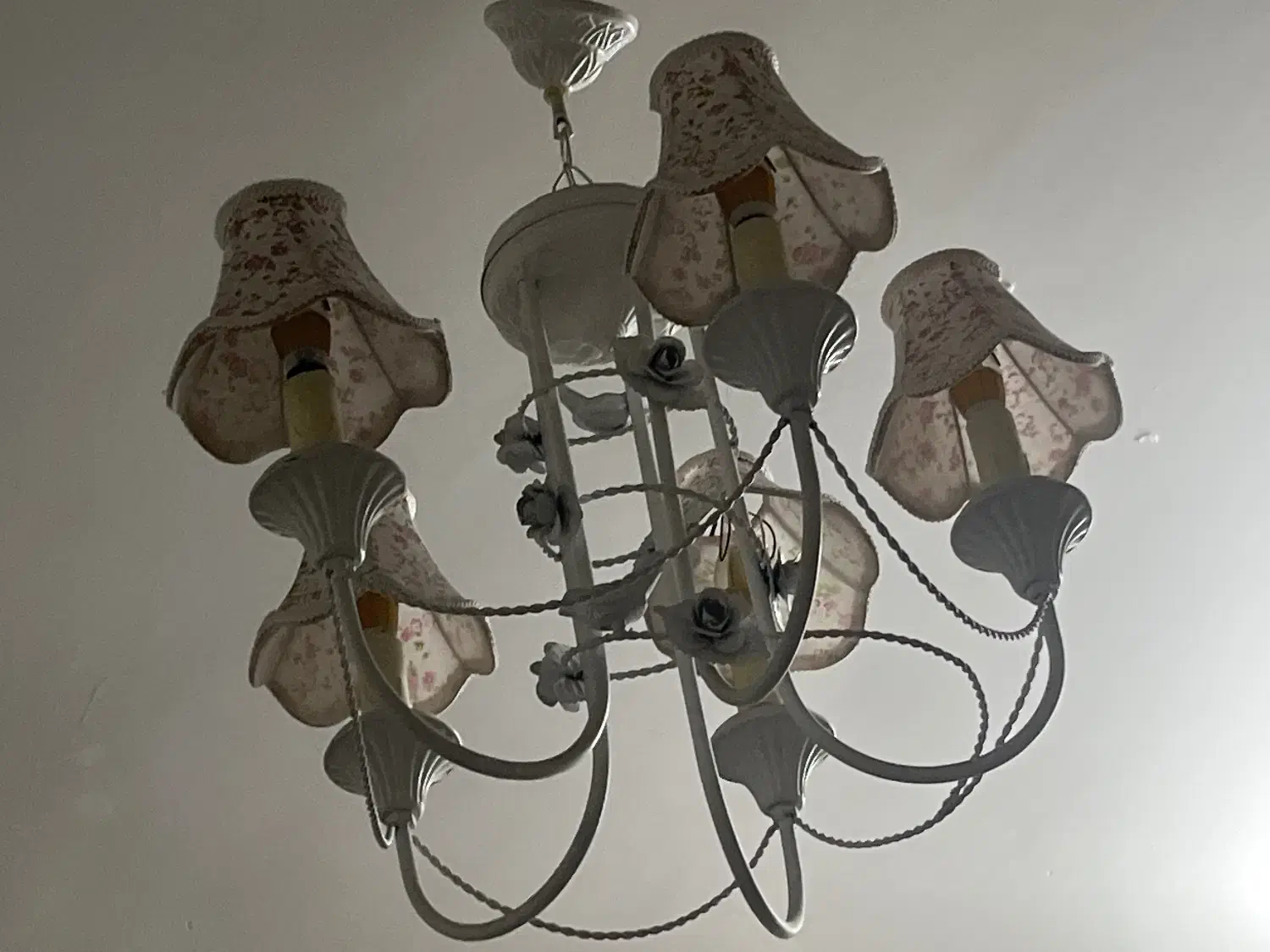 لوستر|لوستر و چراغ آویز|قم, چهل درخت‎|دیوار