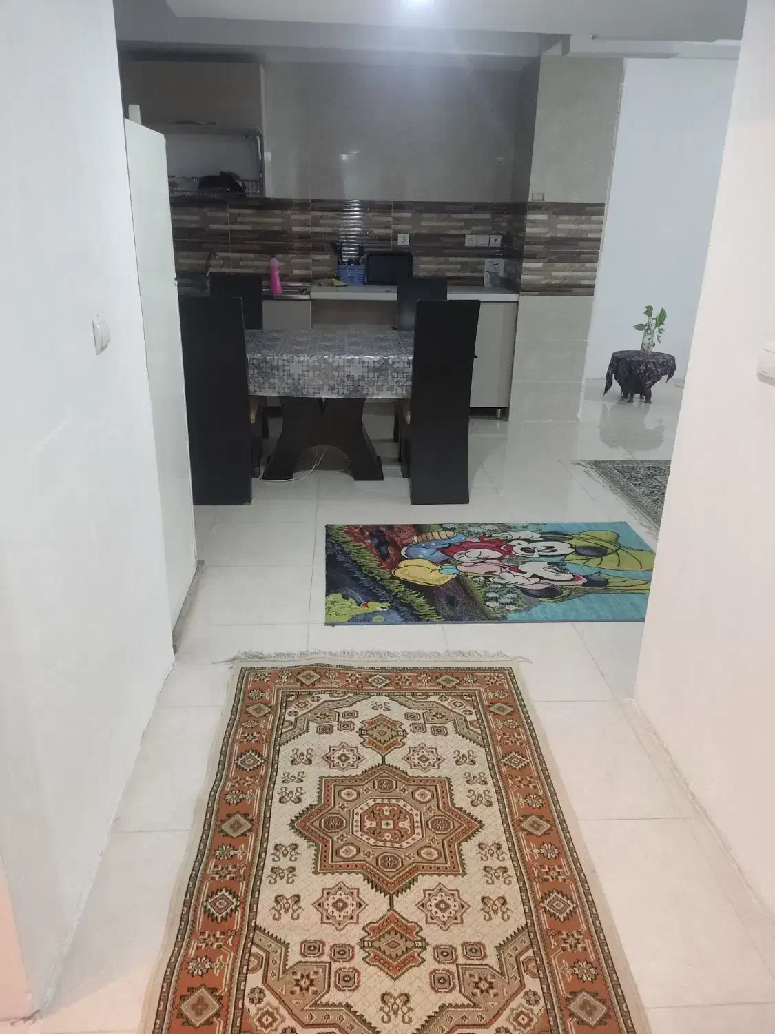 اجاره مبله روزانه/هفتگی آپارتمان گلدشت حافظ شیراز|اجارهٔ کوتاهمدت آپارتمان و سوئیت|شیراز, شهرک بهشتی|دیوار