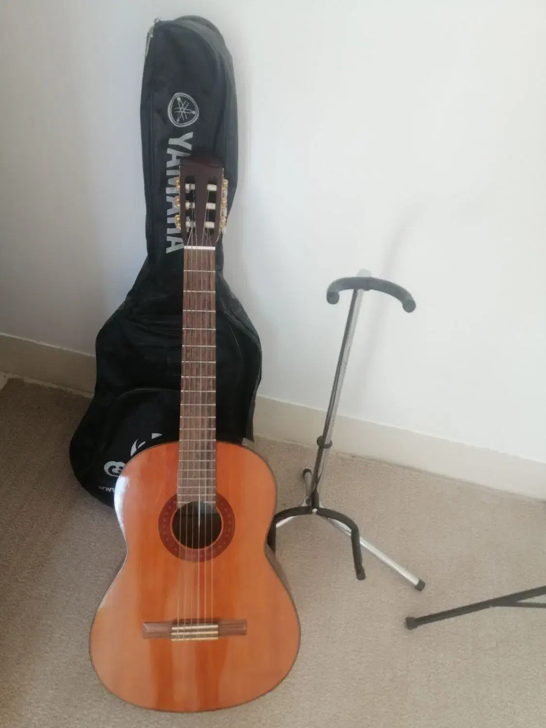 گیتار یاماها c70 همراه باکیف، استند گیتار ودفترچه|گیتار، بیس، امپلیفایر|جهرم, |دیوار