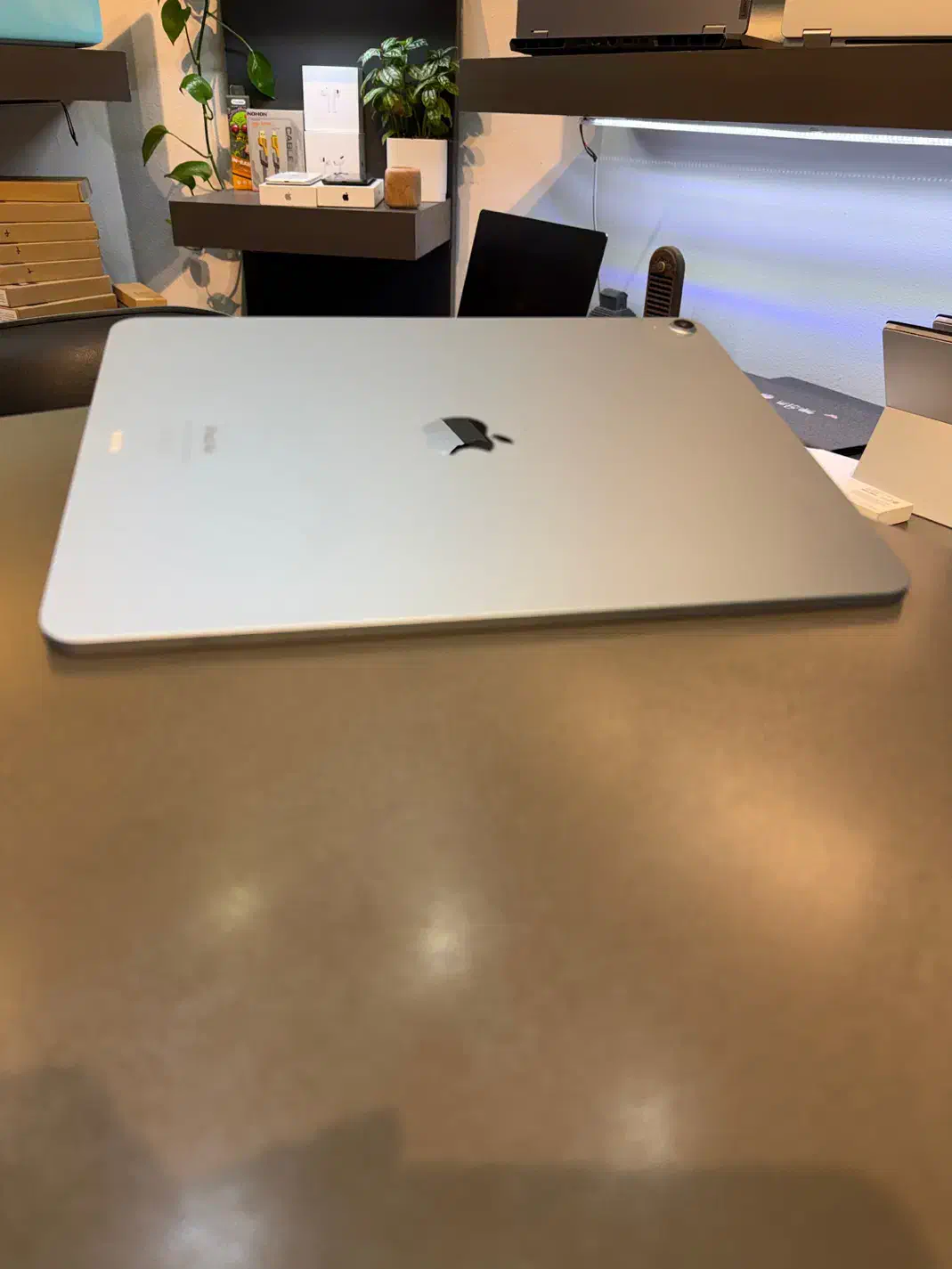 ایپد ایر۱۳|تبلت|شیراز, ملاصدرا|دیوار