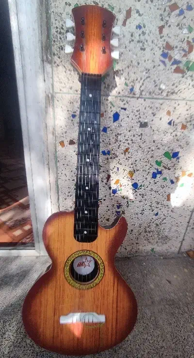 گیتار کلاسیک|گیتار، بیس، امپلیفایر|سلماس, |دیوار