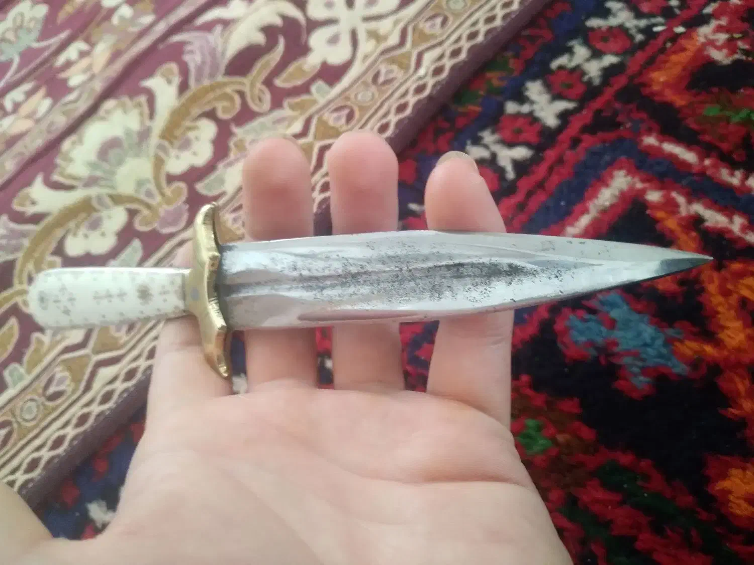 چاقو کهنه و زنده|کلکسیون اشیاء عتیقه|باسمنج, |دیوار