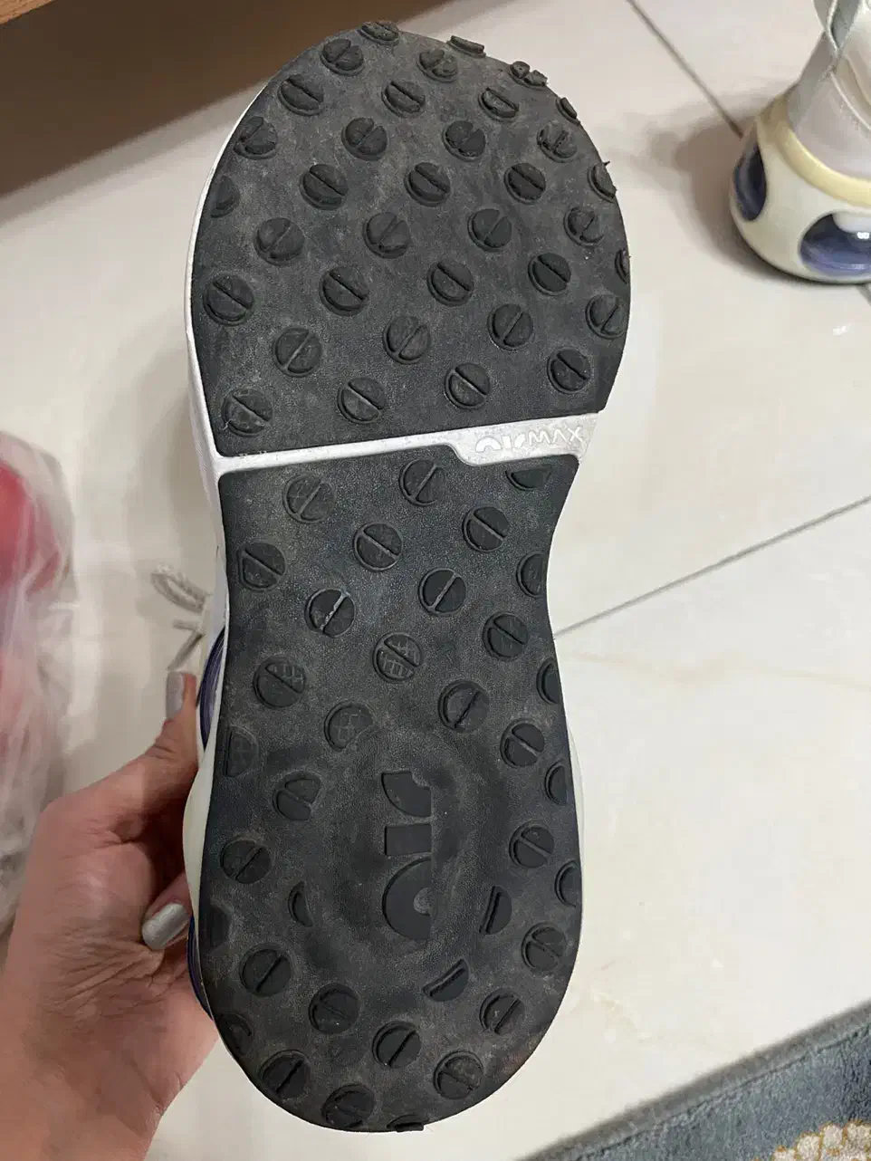 کتونی نایک|کیف، کفش، کمربند|اندیشه, اندیشه فاز ۱|دیوار