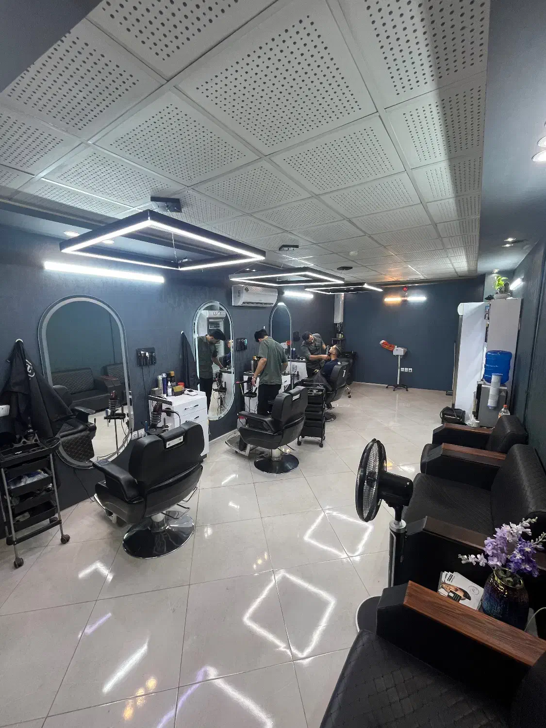 کرایه/اجاره صندلی آرایشگاه و کارآموز و شاگرد|استخدام درمانی، زیبایی، بهداشتی|اصفهان, مهدی آباد|دیوار