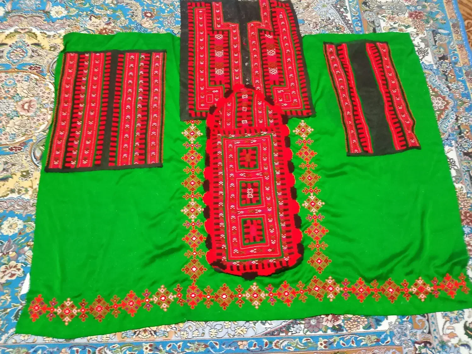 لباس فروشی|لباس|سراوان, |دیوار