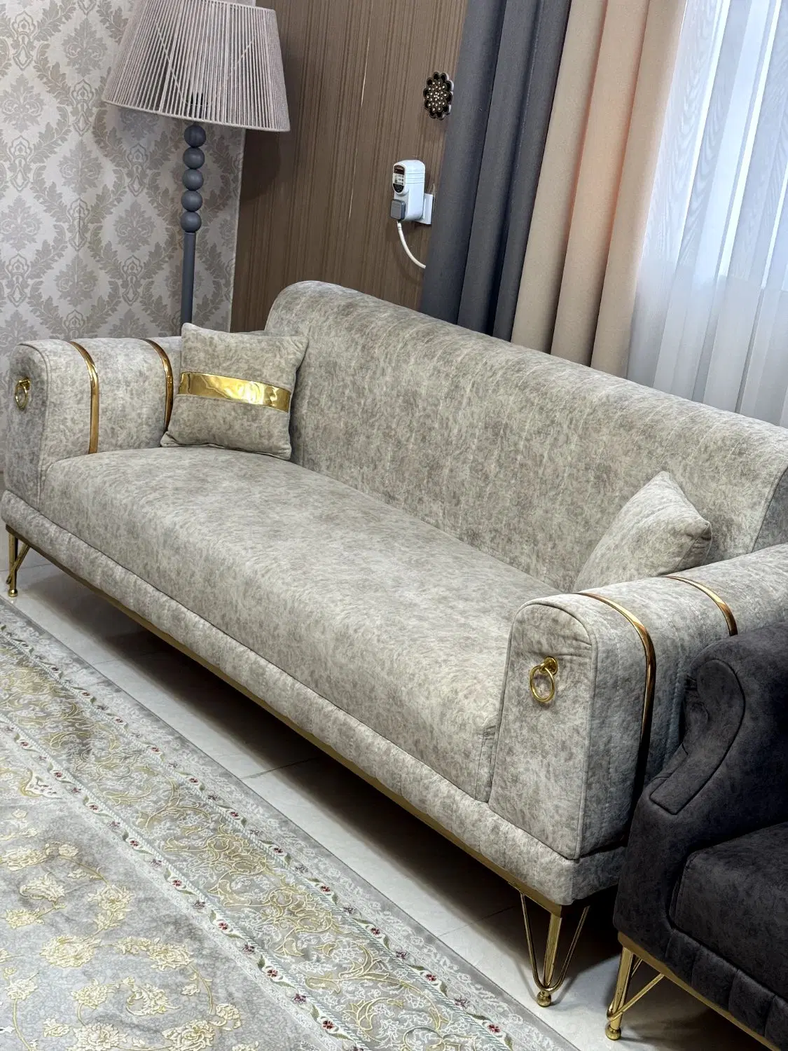 مبل ۷ نفره، مبل کرم و طوسی|مبلمان خانگی و میز عسلی|رشت, نیکمرام|دیوار
