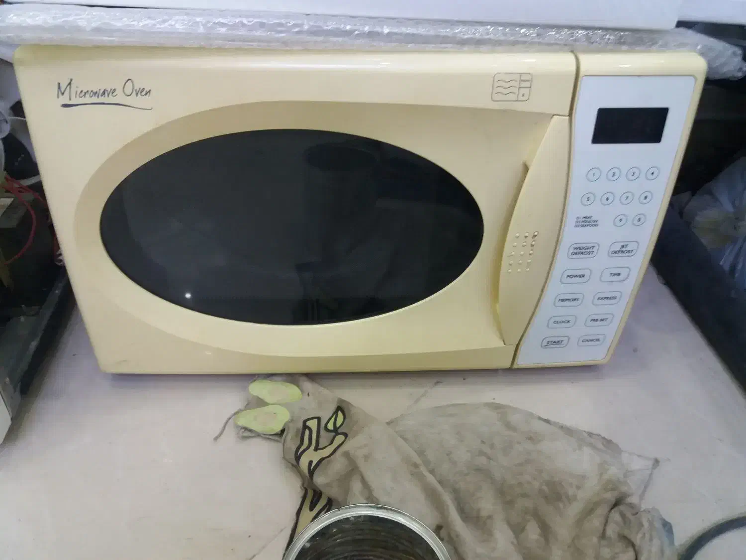 ماکروفر کارکرده دست دوم|اجاق گاز و لوازم برقی پختوپز|یزد, |دیوار