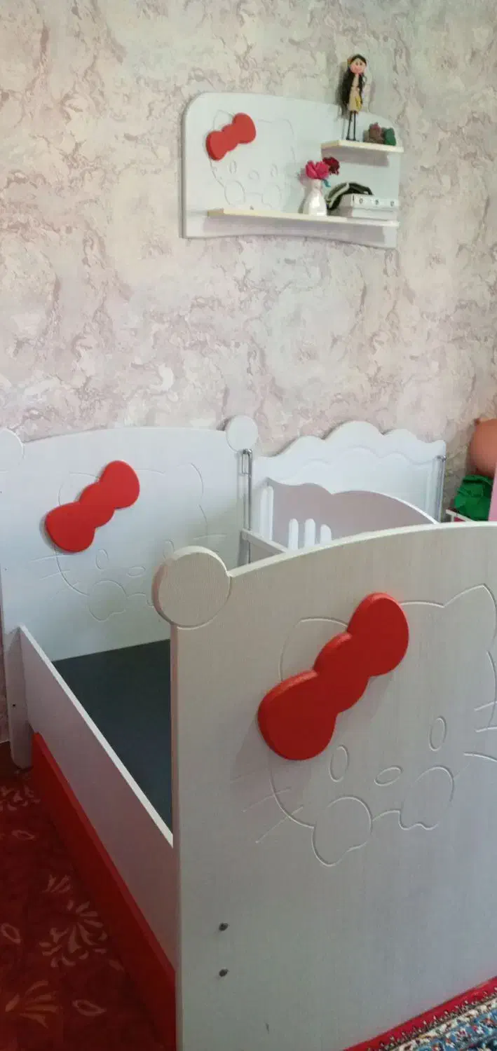 تخت کودک  کیتی  و کلبه ای وکیوم|تخت و صندلی بچه|هشتگرد, شهرک راه آهن|دیوار