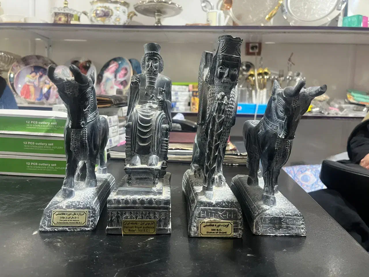 مجسمه سنگی|مجسمه، تندیس، ماکت|خرمآباد, |دیوار