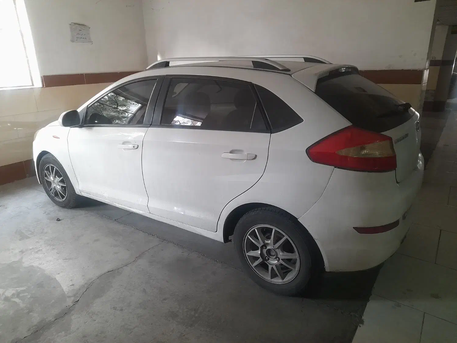 ام وی ام ۳۱۵ بی رنگ|خودرو سواری و وانت|اندیشه, اندیشه فاز ۳|دیوار