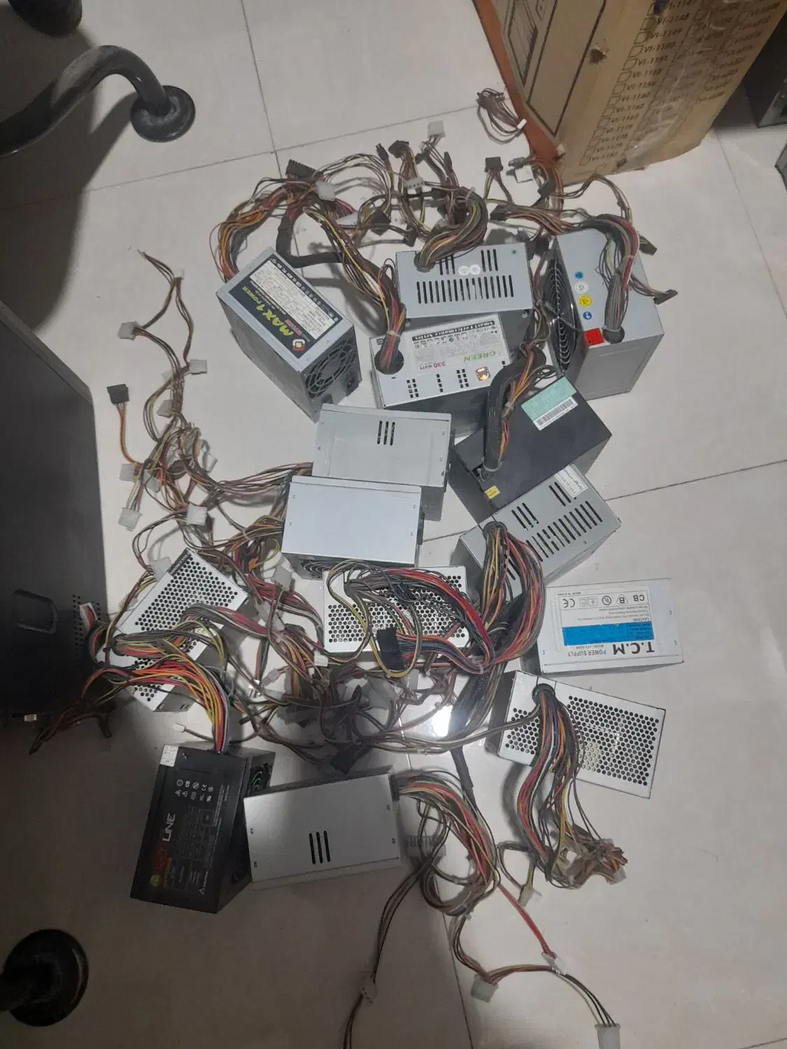 لوازم کامپیوتر و صندلی|صندلی و نیمکت|هشتگرد, هشتگرد قدیم|دیوار