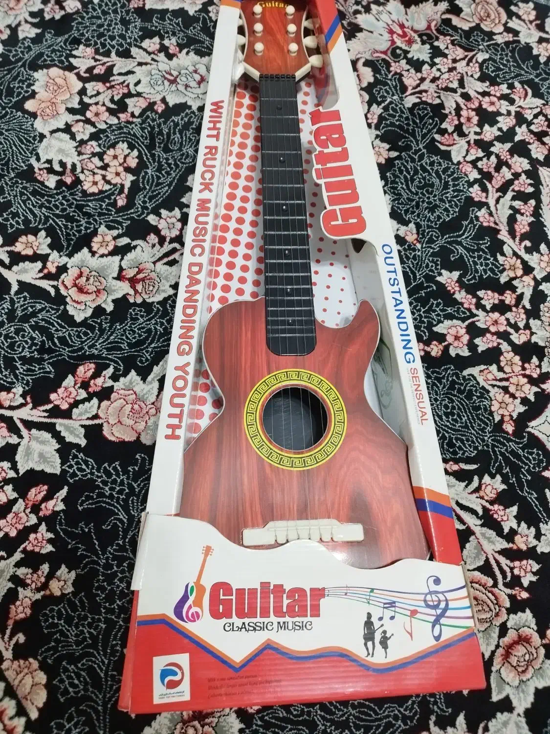 گیتار و کیسه بوکس  سالم و تمیز اصلا استفاده نشده|گیتار، بیس، امپلیفایر|لاهیجان, حاجی آباد|دیوار