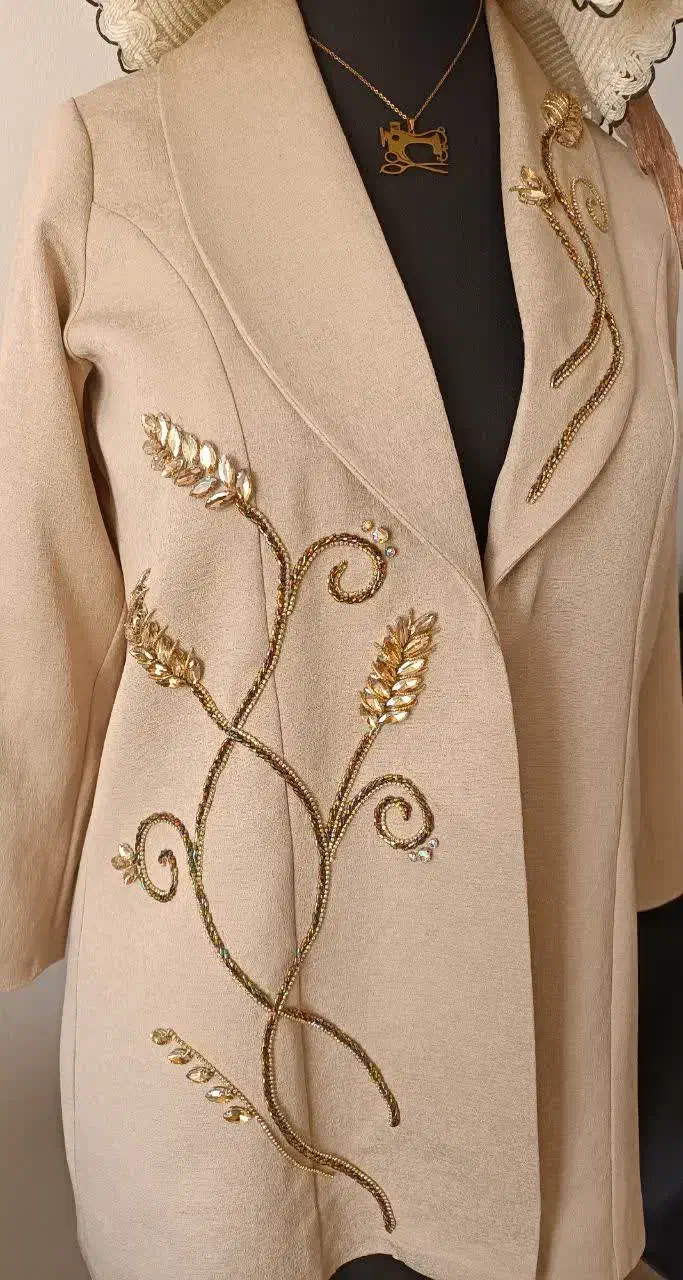 آموزش خیاطی قالی بافی گلیم بافی جواهر دوزی|خدمات آموزشی|قم, دروازه چوبی|دیوار