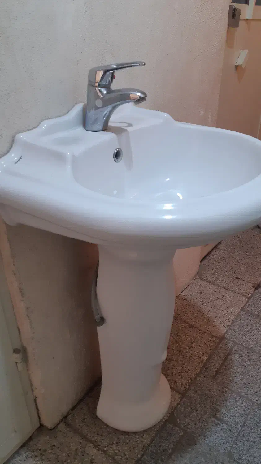 روشویی همراه با شیر|لوازم سرویس بهداشتی|مشکیندشت, |دیوار