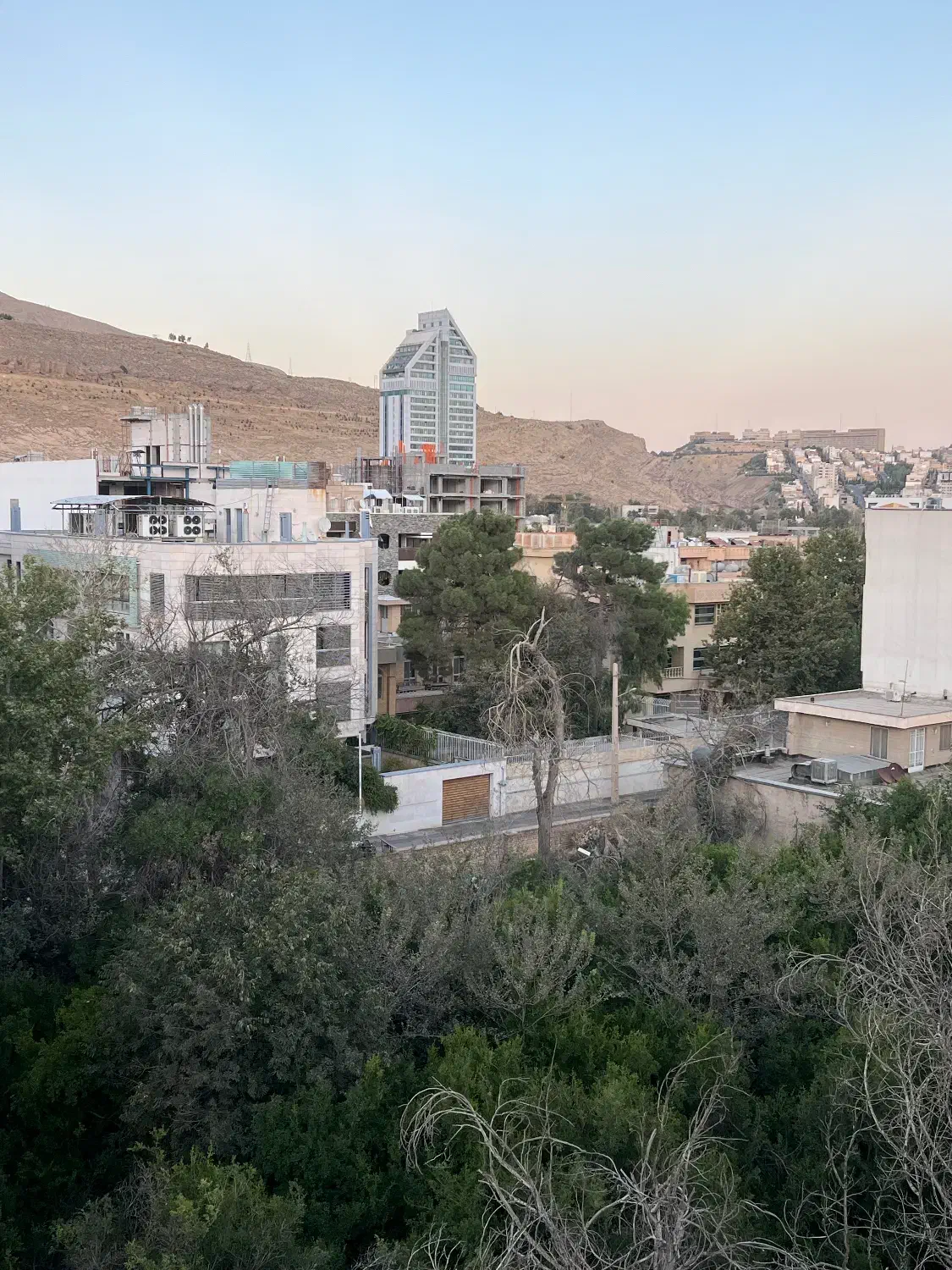 پلاک ۷۰۰ متر با پروانه کوچه پسران ویو باغ|فروش زمین و ملک کلنگی|شیراز, قصرالدشت|دیوار