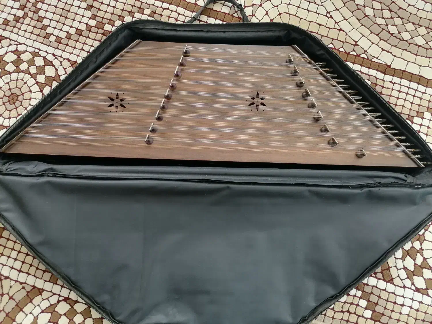 سنتور چوب گردو|سازهای سنتی|گلبهار, شهر جدید گلبهار|دیوار