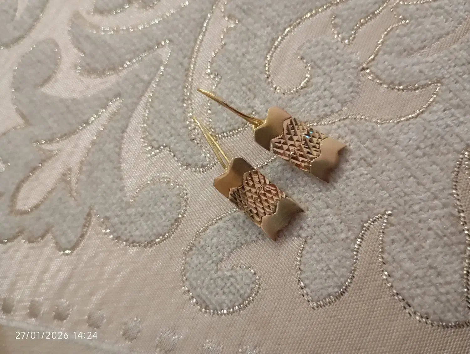 گوشواره طلا|جواهرات|قدس, شهر‌قدس|دیوار