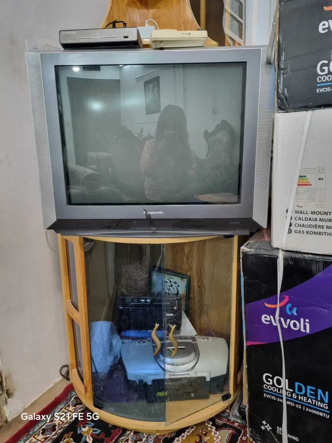 تی وی و زیرش، پرده|تلویزیون و پروژکتور|خرمآباد, |دیوار