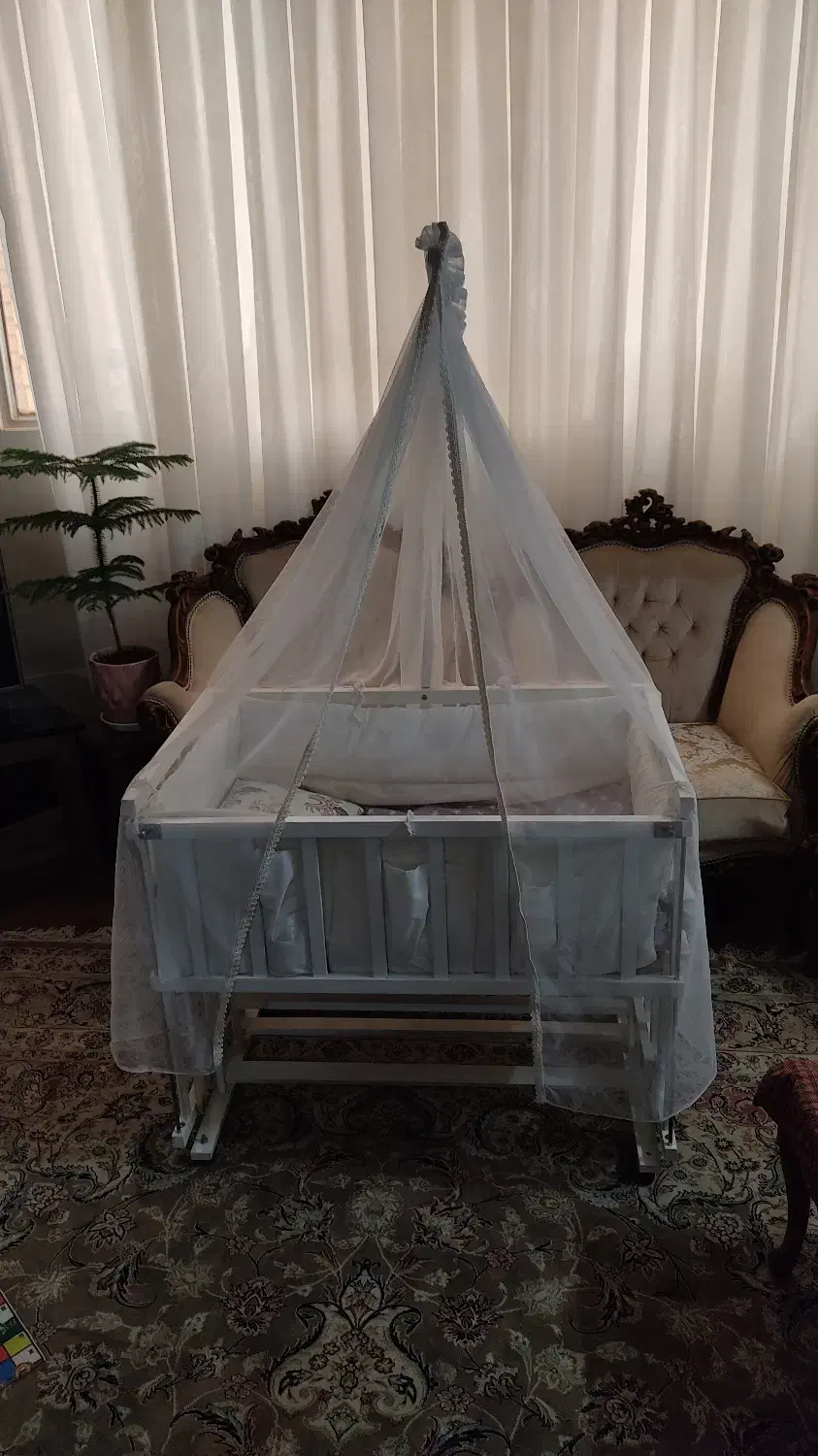 تخت گهواره کنار مادر|تخت و صندلی بچه|یزد, |دیوار