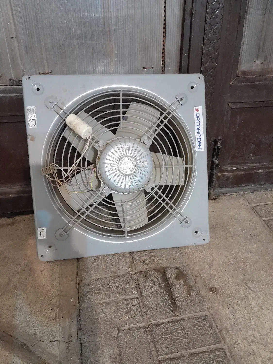 هواکش دمنده|پنکه و تصفیه‌کنندهٔ هوا|بومهن, |دیوار