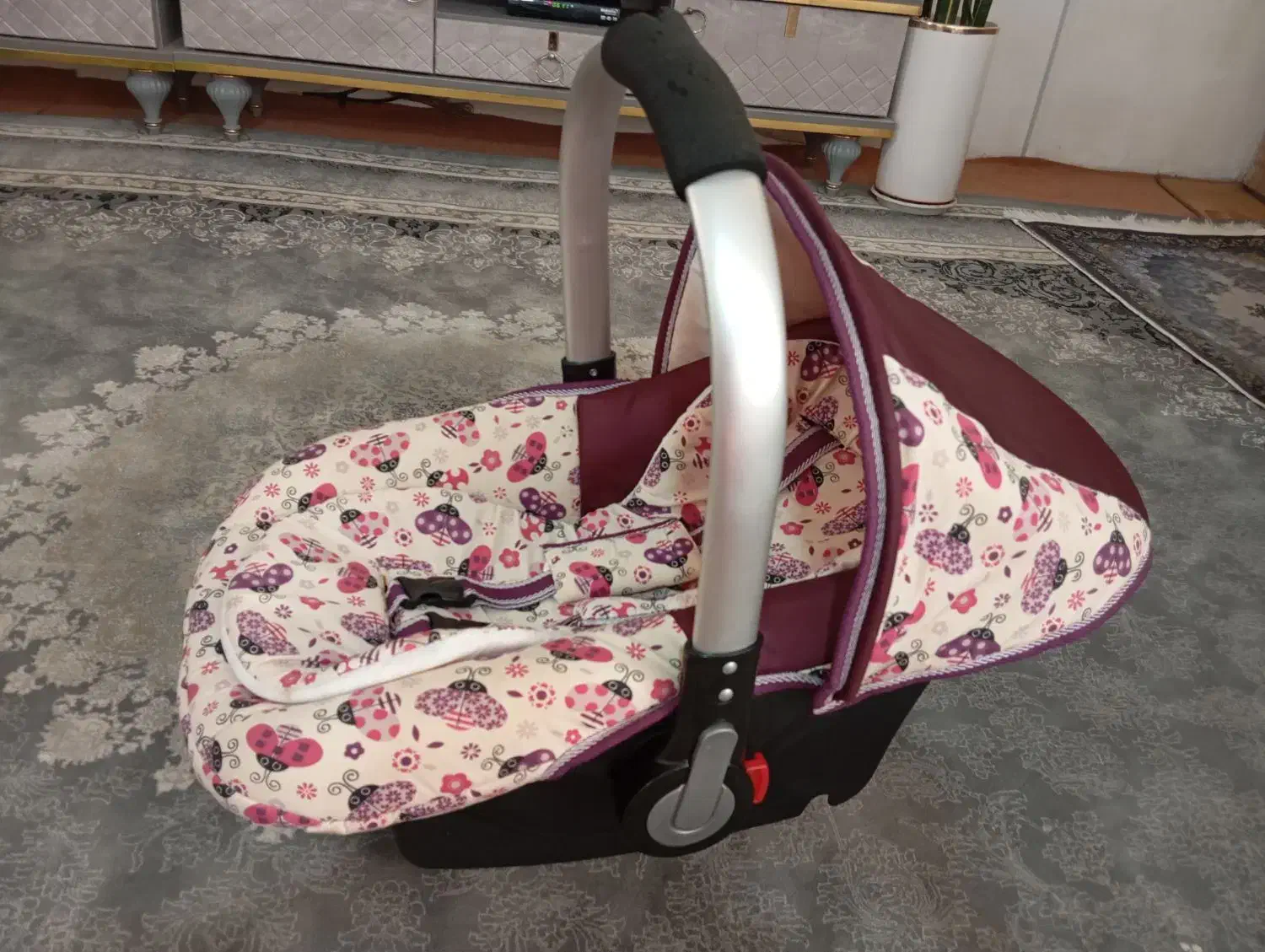 کریرنوزاد|کالسکه و لوازم جانبی|رباط‌کریم, نصیرشهر|دیوار