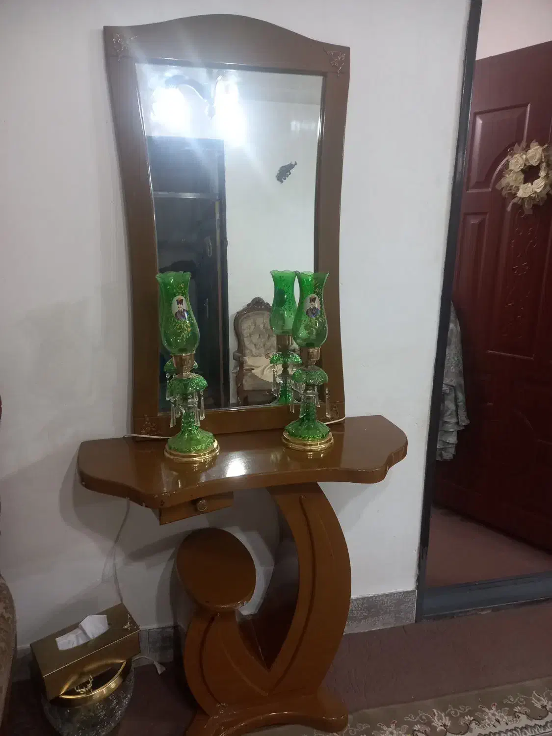 آینه و کنسول با شمعدان و جدا|بوفه، ویترین، کنسول|اقبالیه, |دیوار