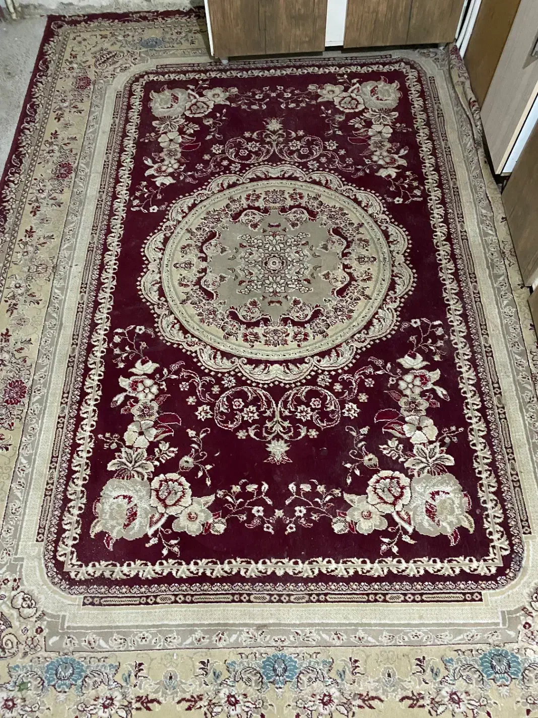 قالی در حد نو|فرش|بجنورد, |دیوار