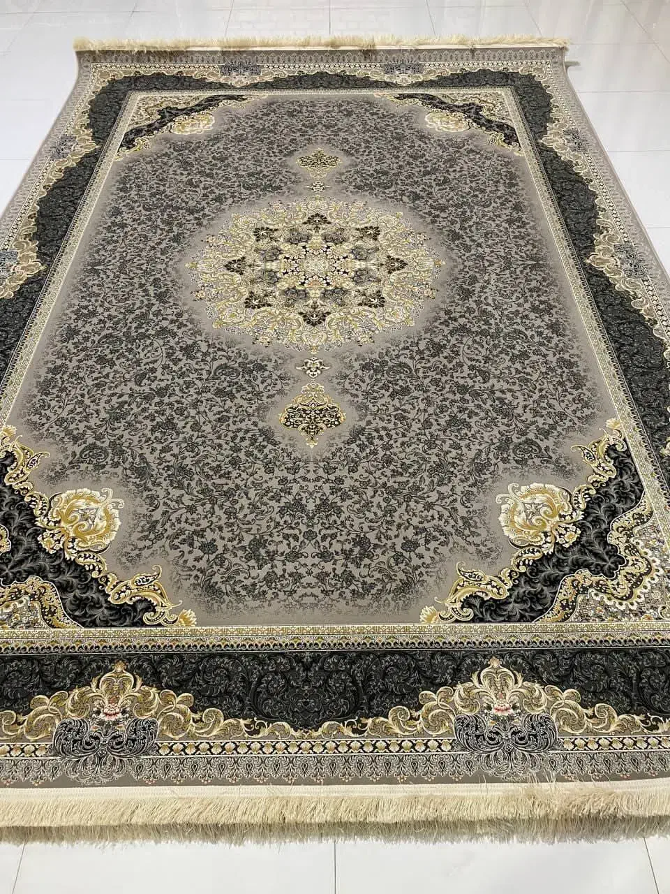 فرش ماندانا ۱۲۰۰شانه و ۷۰۰شانه ضخیم|فرش|شیراز, شهرک گلها|دیوار