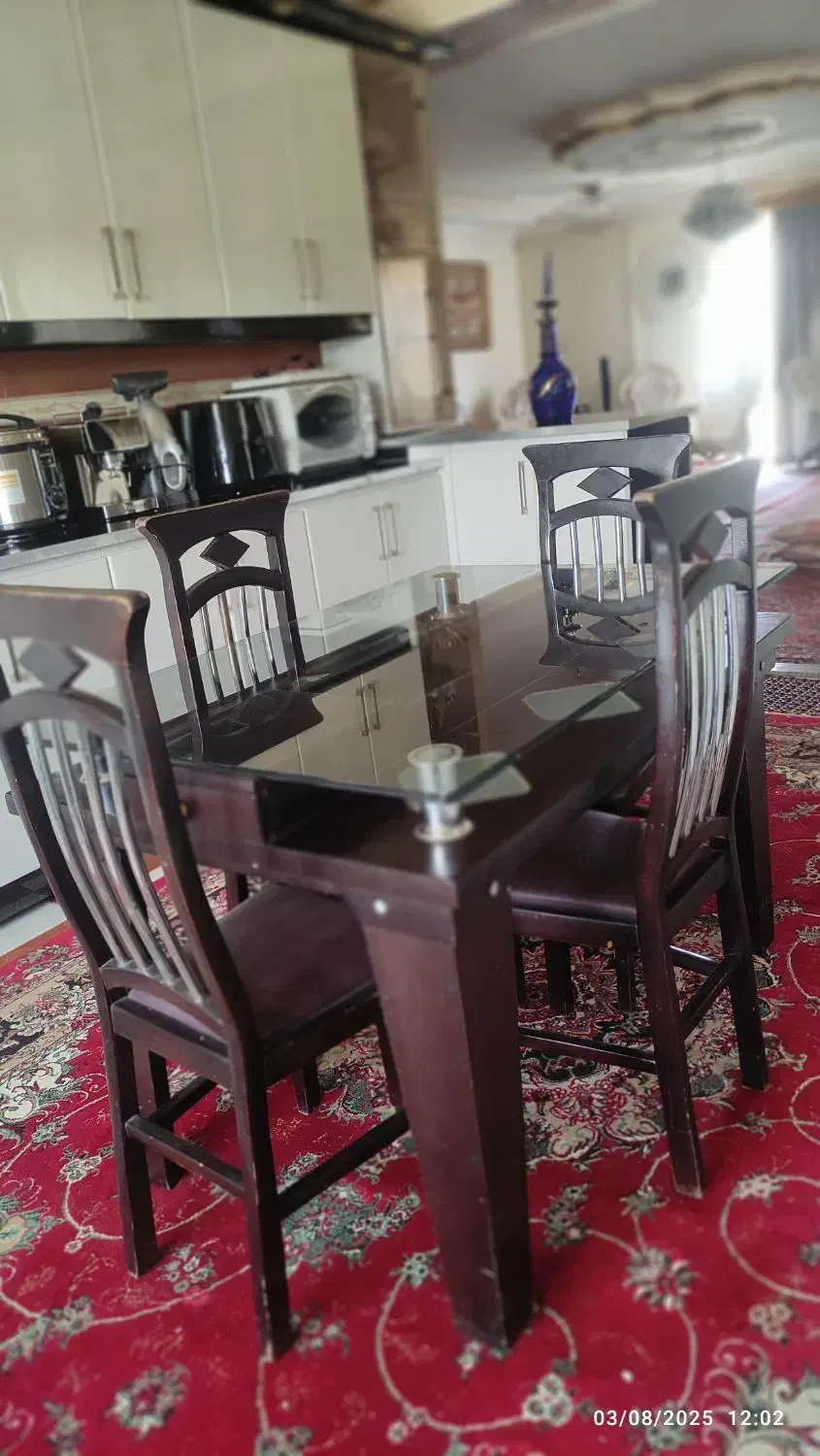 فروش میز ناهار خوری ۴نفره جنس چوبی|میز و صندلی غذاخوری|همدان, |دیوار