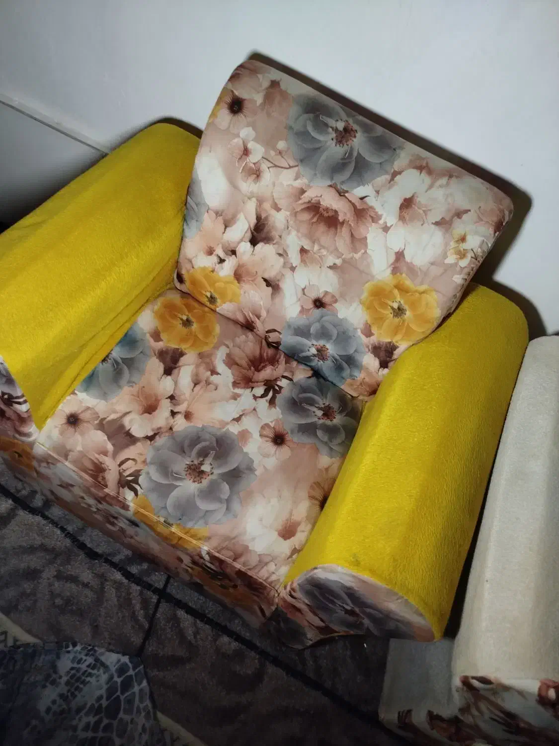 دو عددمبل بچگونه حراج کردم|مبلمان خانگی و میز عسلی|قزوین, |دیوار