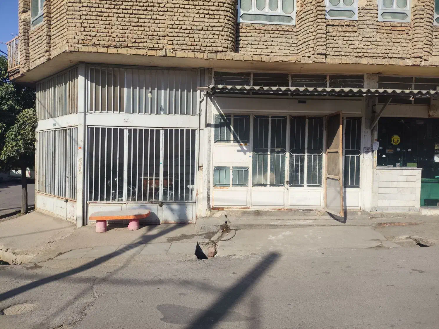 مغازه تجاری نبش بشتر ۴ کنار نانوایی قره جانلو|اجارهٔ مغازه و غرفه|مینودشت, |دیوار