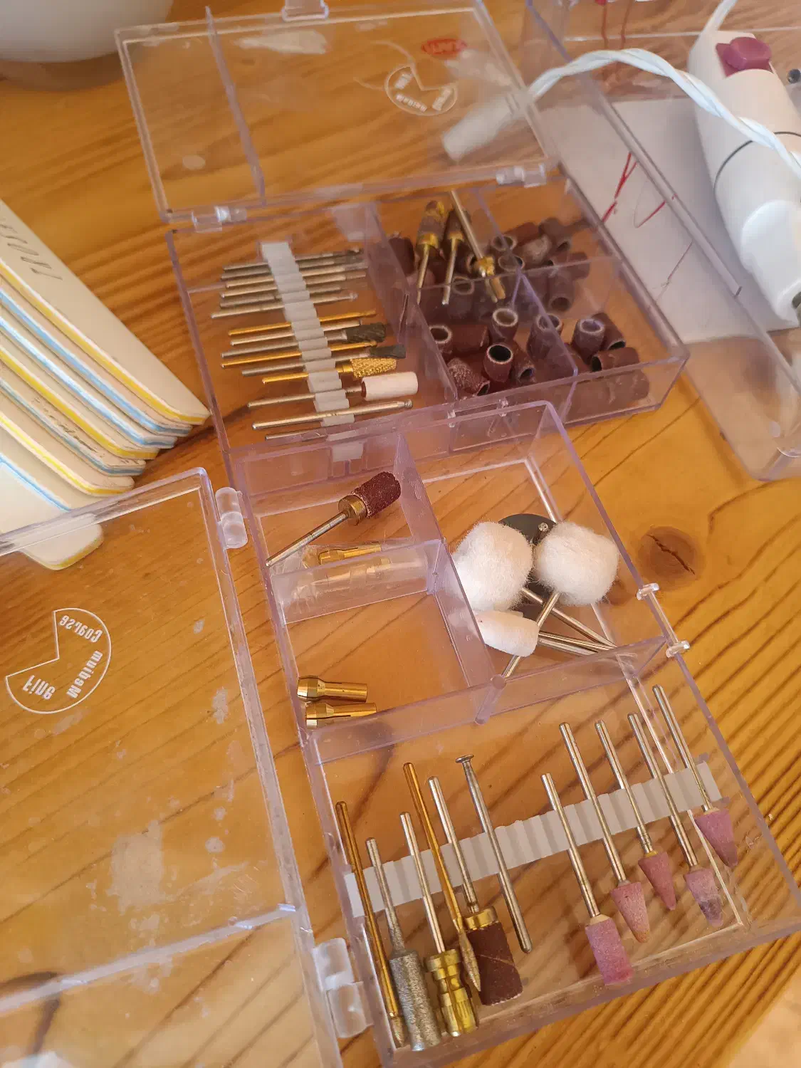 دستگاه پدیکور و مانیکور|آرایشگاه و سالن‌های زیبایی|طرقبه, |دیوار