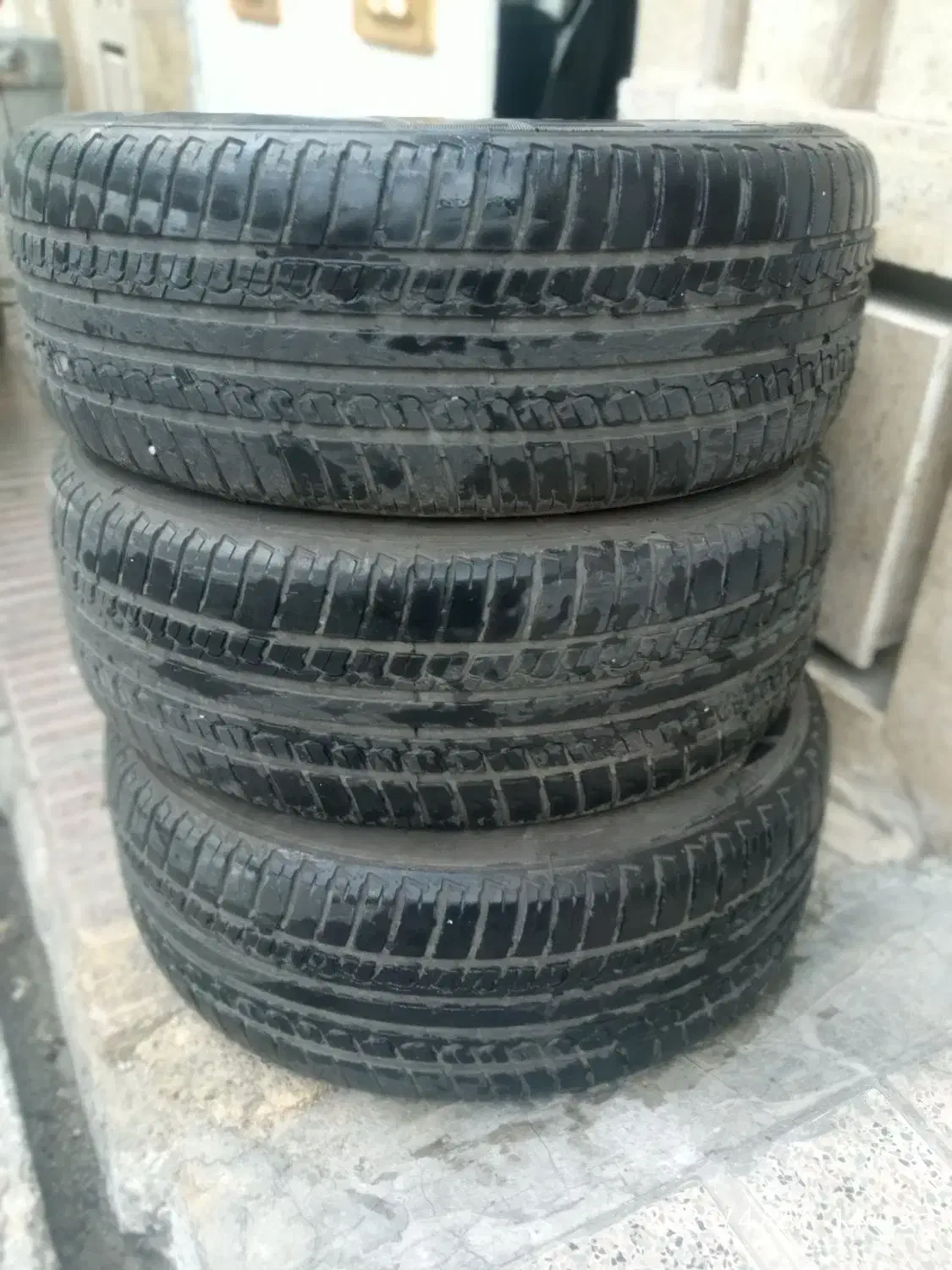 لاستیک پژووپیکان وانت|قطعات یدکی و لوازم جانبی|کرج, حصارک پایین|دیوار