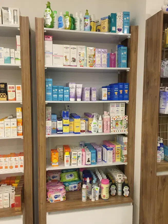 استخدام فروشنده آرایشی و بهداشتی|استخدام درمانی، زیبایی، بهداشتی|شیراز, میرزاکوچک خان|دیوار