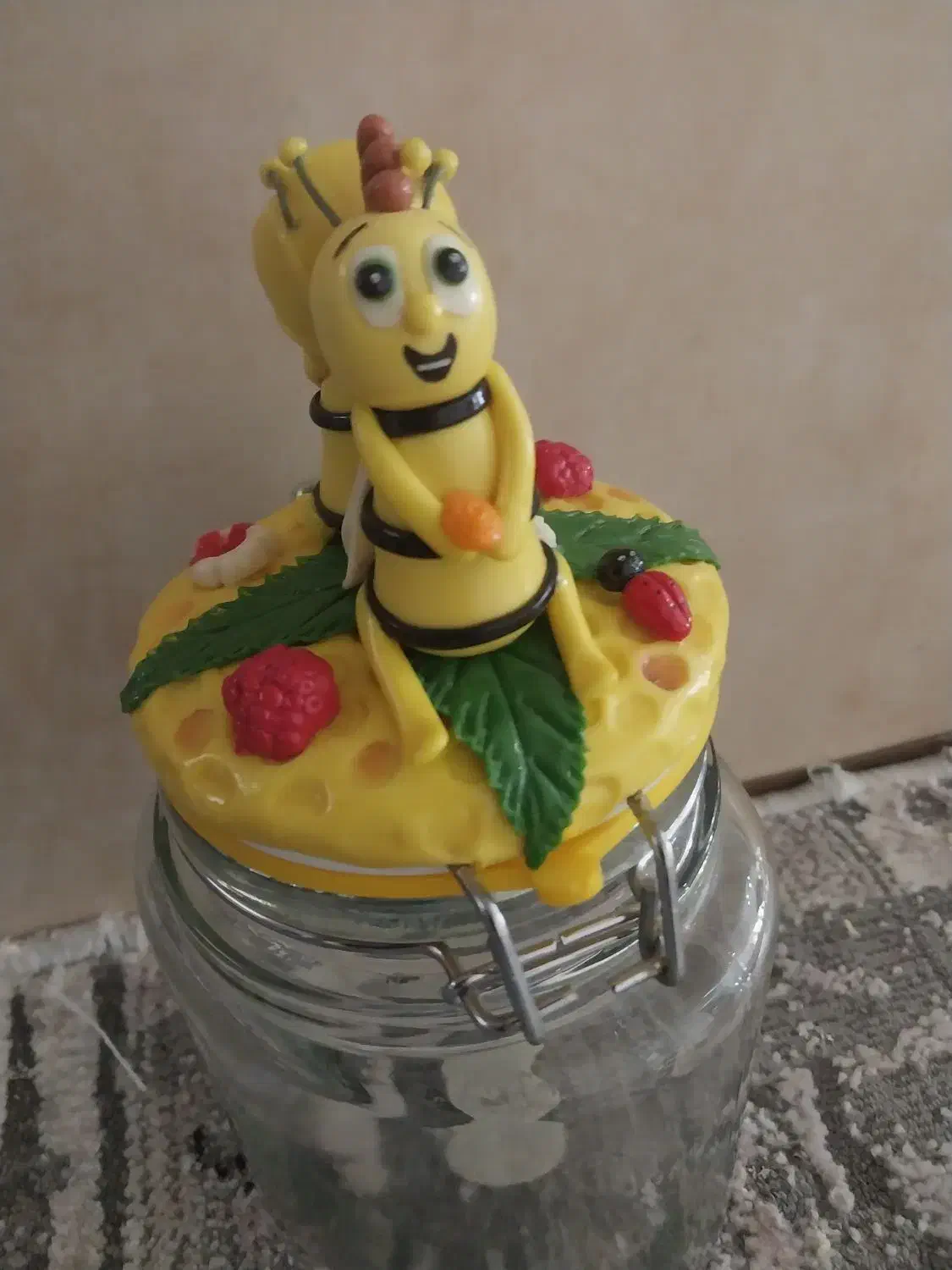 شیشه عسل زنبوری نو|ظروف نگهدارنده، پلاستیکی، یک‌بارمصرف|برخوار, |دیوار