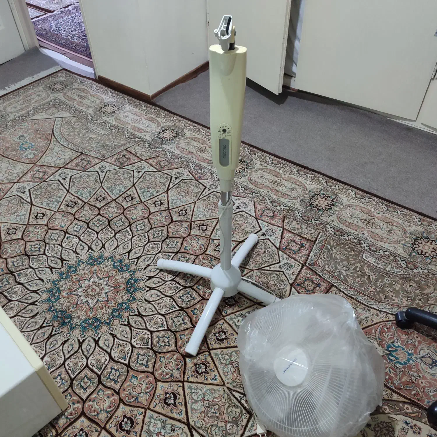 پنکه ایستاده نیاز به تعمیر|پنکه و تصفیه‌کنندهٔ هوا|کرج, محمود آباد|دیوار