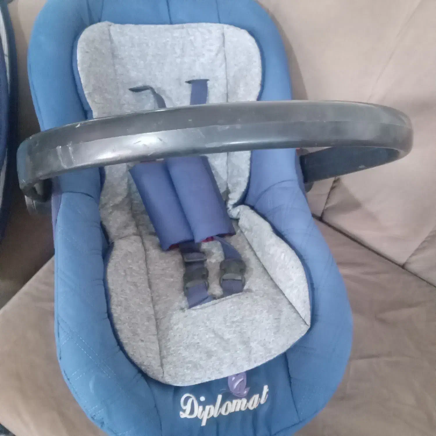 کریر|کالسکه و لوازم جانبی|گرمسار, |دیوار