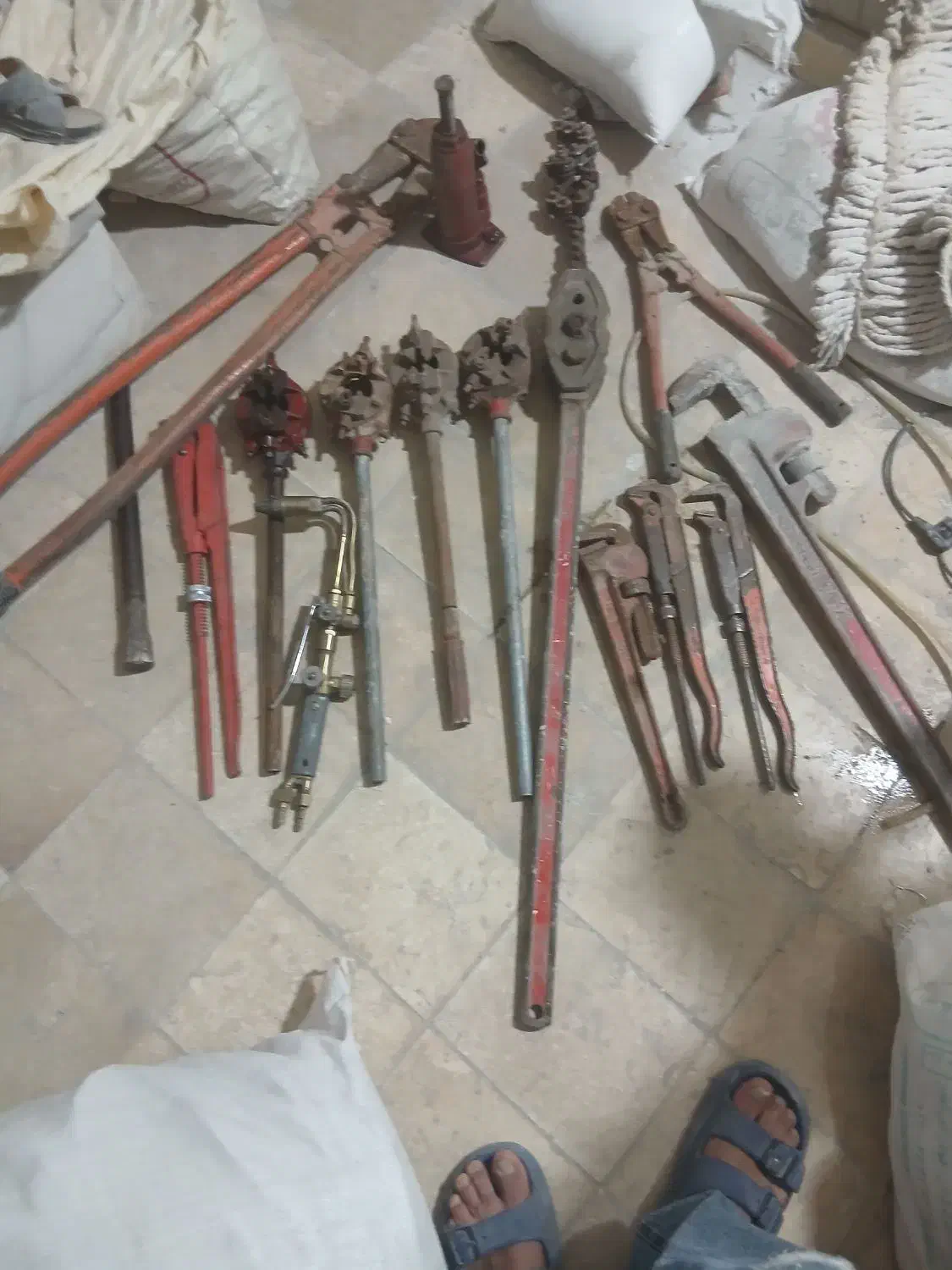 چند عدد اچار شلاقی و هدیده دستی|ابزارآلات|قدس, شهر‌قدس|دیوار