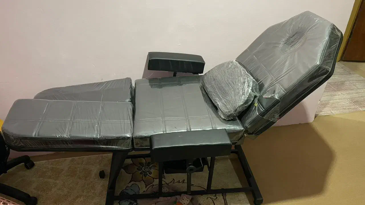 صندلی و میز|آرایشگاه و سالن‌های زیبایی|چالوس, |دیوار