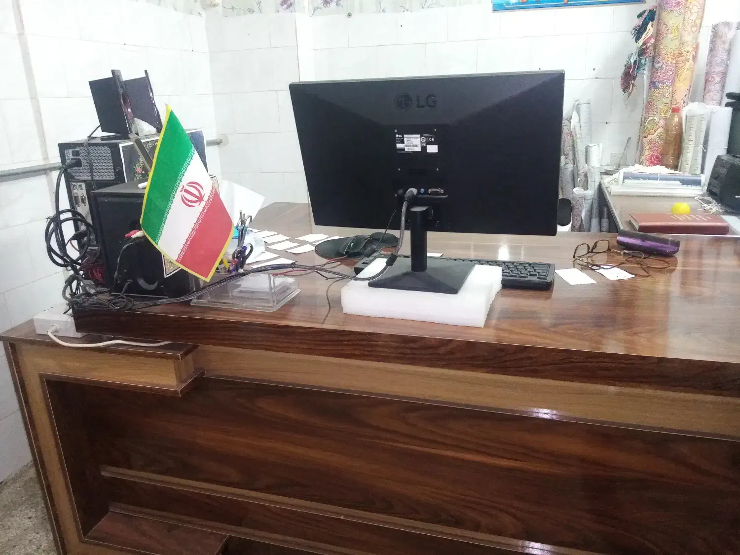 میز ادرای در حد نو|دفتر کار|نیشابور, شریعتی|دیوار