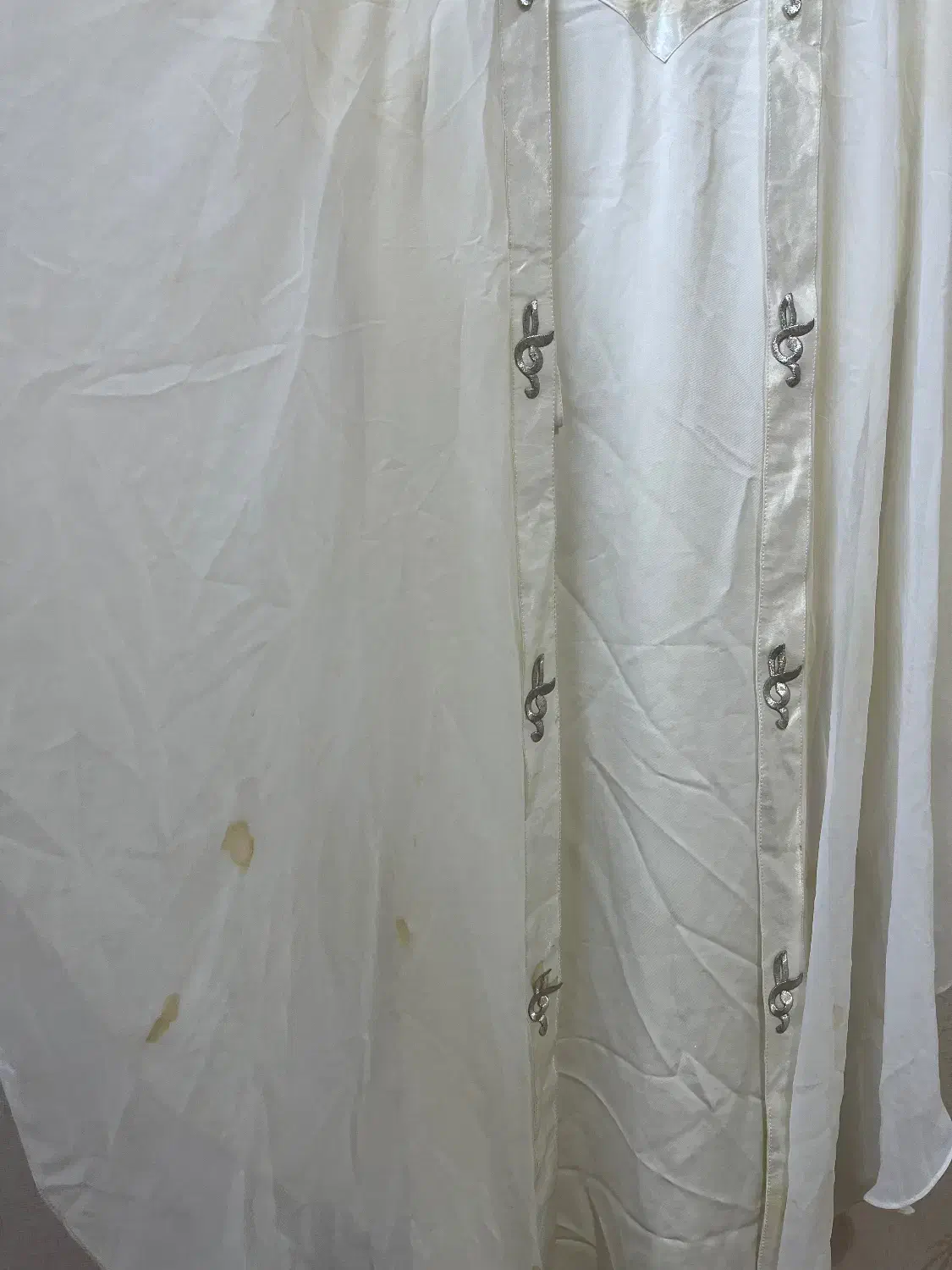 لباس مجلسی|لباس|شاهین‌شهر, نبوت|دیوار