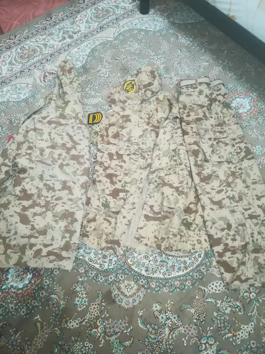 لباس نظامی|لباس|قم, باسکول|دیوار